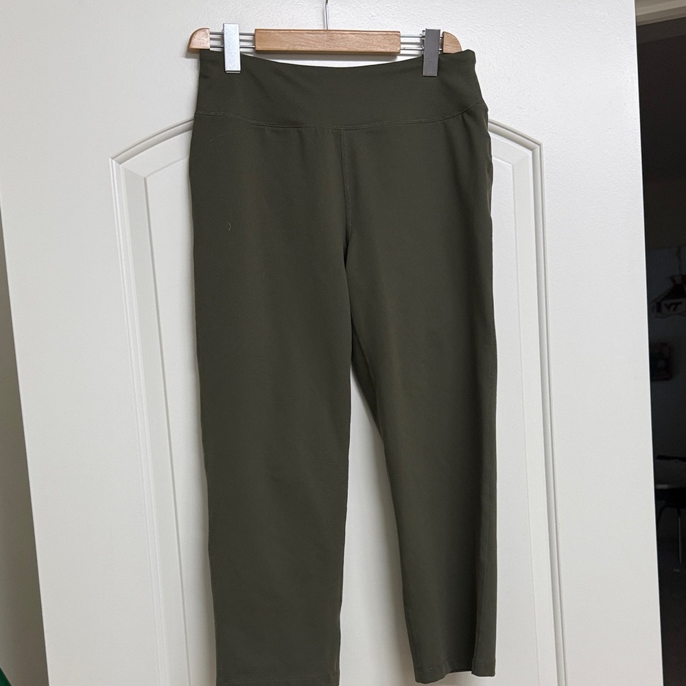Olive Green Women's Capri Yoga Pants